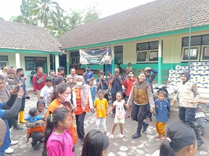 Polda Jatim Maksimalkan Trauma Healing Anak Pengungsi Semeru