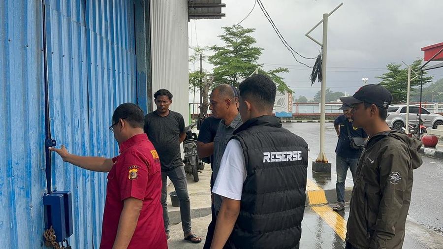 Kementan Segel Gudang Beras. (Kementerian Pertanian)