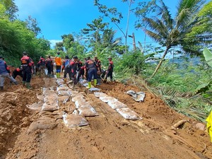 KemenPU Perbaiki Jalan-Tambah Posko Pengungsi Imbas Longsor Banjarnegara