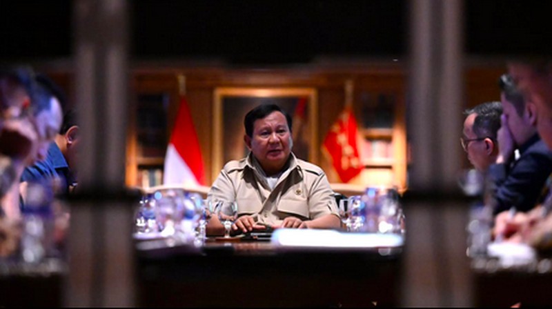 Presiden Prabowo Subianto mengadakan pertemuan dengan sejumlah anggota Kabinet Merah Putih di kediamannya di Hambalang, Bogor, pada Minggu, 23 November 2025. (Instagram/Sekretariat.kabinet)