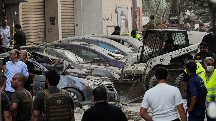 Members of the Lebanese army secure the area near the site of an Israeli strike, after Israeli military said on Sunday that it struck a militant from the Lebanese Iran-aligned Hezbollah group, in Beirut's southern suburbs, Lebanon November 23, 2025. REUTERS/Mohamed Azakir