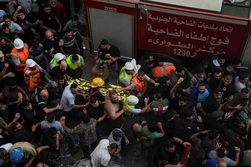 Members of the Lebanese army secure the area near the site of an Israeli strike, after Israeli military said on Sunday that it struck a militant from the Lebanese Iran-aligned Hezbollah group, in Beirut's southern suburbs, Lebanon November 23, 2025. REUTERS/Mohamed Azakir