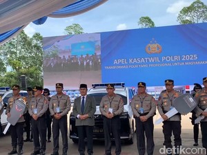 Kapolri Serahkan 53 Ribu Jaket Patroli ke Anggota dan 4 Mobil Pamapta