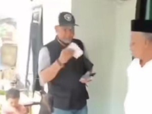 Viral Lurah di Makassar Bagi Kupon Sembako Diduga Kampanyekan Calon Ketua RT