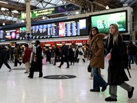 Inggris Bekukan Tarif Kereta, Penumpang Hemat-Negara Untung