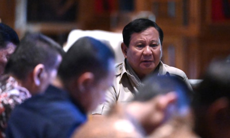 Presiden Prabowo Subianto mengadakan pertemuan dengan sejumlah anggota Kabinet Merah Putih di kediamannya di Hambalang, Bogor, pada Minggu, 23 November 2025. (Instagram/Sekretariat.kabinet)