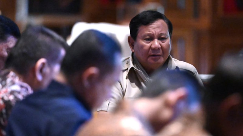 Presiden Prabowo Subianto mengadakan pertemuan dengan sejumlah anggota Kabinet Merah Putih di kediamannya di Hambalang, Bogor, pada Minggu, 23 November 2025. (Instagram/Sekretariat.kabinet)