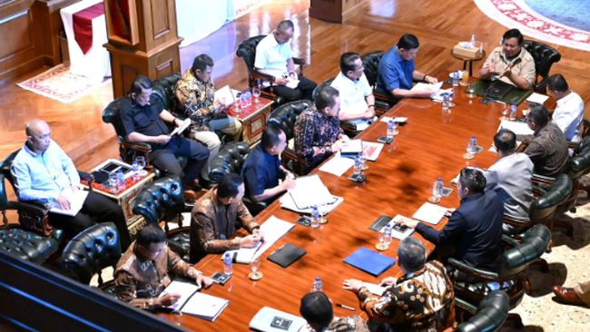 Potret Prabowo Rapat Siang-Malam di Hambalang Bahas Tambang