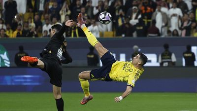 Gol Salto Spektakuler Ronaldo di Usia 40 Guncang Liga Arab