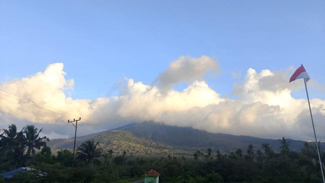 24 Gunung Api Berstatus Waspada, ESDM Sukses Mitigasi Bencana Geologi