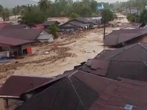 Banjir Bandang Terjang Tapsel, Ketinggian Air Capai Atap Rumah