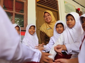 Matematika yang Tidak Mematikan: Kisah Guru-Guru Indonesia Memanusiakan Angka