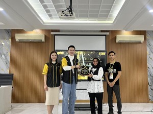 Cara Ivan Kabul dan Evelina Tan Rayakan Hari Guru