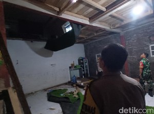 Loteng Sekolah Alam di Purwokerto Ambruk, 20-an Guru Jadi Korban