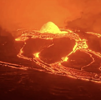 Potret Gunung Kilauea Meletus, Lahar Panas Turun Bak Air Mancur