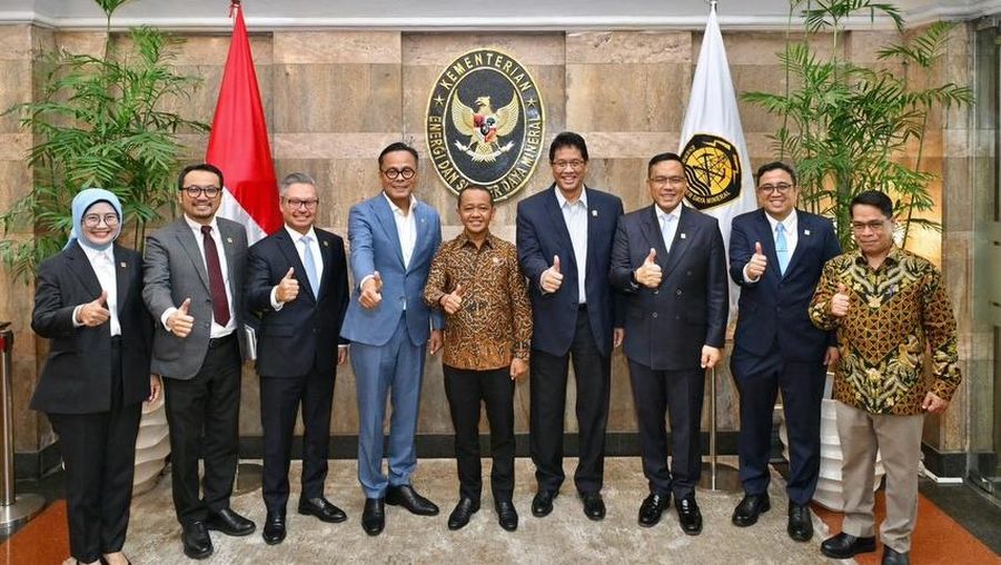 Menkeu Purbaya bertemu dengan Menteri ESDM Bahlil Lahadalia dan Kepala BP BUMN Dony Oskaria membahas anggaran subsidi LPG. (Tangkapan layar instagram @menkeuri)