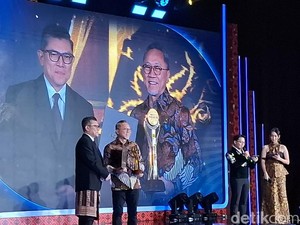Zulkifli Hasan Raih detikcom Awards 2025 Tokoh Percepatan Swasembada Pangan Nasional
