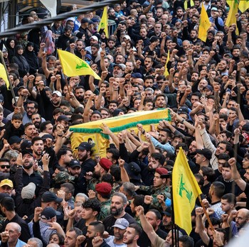 Menyemut! Laut Manusia Tangisi Pemakaman Bos Hizbullah Dibom Israel