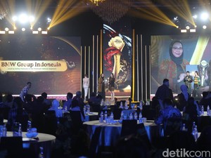 BMW Sabet Gelar Leading Safety Features in the Premium Vehicle Segment