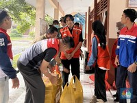 Pertamina Salurkan Bantuan ke Warga Terdampak Erupsi Gunung Semeru