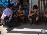 Detik-Detik Tentara Dkk Gerebek Peredaran Narkoba di Timur Jakarta