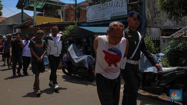 Detik-Detik Tentara Dkk Gerebek Peredaran Narkoba di Timur Jakarta