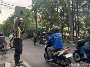 Demo Sopir Truk ODOL Juga Sempat Blokade Jagir Wonokromo Surabaya