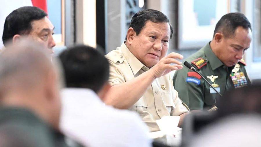 Presiden Prabowo Subianto menegaskan komitmen pemerintah untuk memperkuat ekonomi rakyat saat memimpin langsung evaluasi percepatan pembangunan Koperasi Desa/Kelurahan Merah Putih (KDKMP) di Markas Besar TNI, pada Selasa 25 November 2025. (Tangkapan layar Instagram)