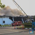 Pabrik Tekstil di Bekasi Kebakaran, Asap Hitam Masih Membumbung Tinggi