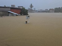 Penampakan Banjir Seatap Rumah Kepung Tetangga RI, Korban Berjatuhan
