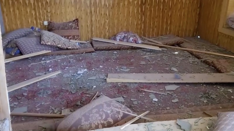 Suasana sebuah rumah yang rusak akibat serangan udara Pakistan, di Asadabad, Provinsi Kunar, Afghanistan, Selasa (25/11/2025). (REUTERS/Stringer)