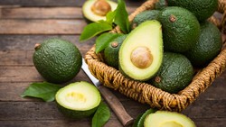 Tak Cuma Creamy! Kombinasi Alpukat Susu Punya 5 Manfaat Sehat Ini
