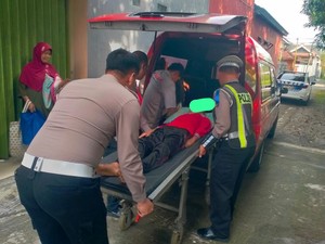 Aksi Cepat Satlantas Polres Magetan Kawal Ambulans Pasien ke RS