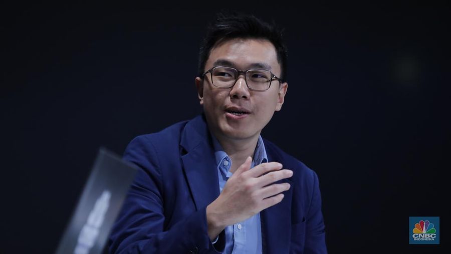 Chief Agency Officer PT Asuransi Allianz Life Indonesia, Himawan Purnama menyampaikan paparan dalam Road to CNBC Indonesia Awards 2025 kategori Best Insurance di Jakarta, Rabu (26/11/2025). (CNBC Indonesia/Tri Susilo)