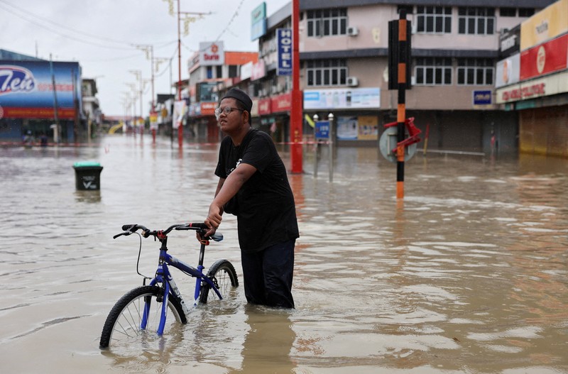 Hujan deras menyebabkan banjir di negara bagian utara Malaysia, yang berbatasan dengan Thailand, di Kangar, Malaysia, Rabu (26/11/2025). (via REUTERS/Royal Thai Navy)