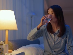 Urolog Wanti-wanti Risiko yang Mengintai Jika Kurang Minum saat Puasa