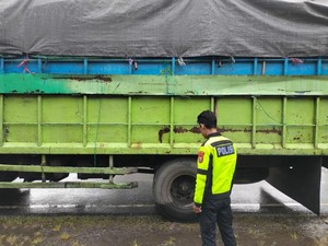 2 Pelajar SMK di Barru Terlindas Truk Usai Saling Tabrakan Motor, 1 Tewas