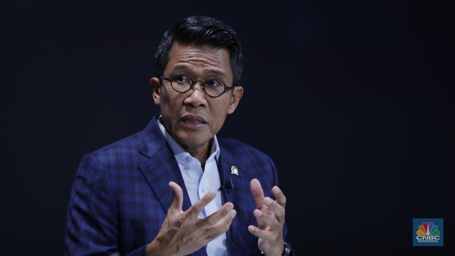 Ketua Komisi XI DPR RI, Mukhamad Misbakhun menyampaikan paparan dalam Road to CNBC Indonesia Awards 2025 kategori Best Insurance di Jakarta, Rabu (26/11/2025). (CNBC Indonesia/Tri Susilo)