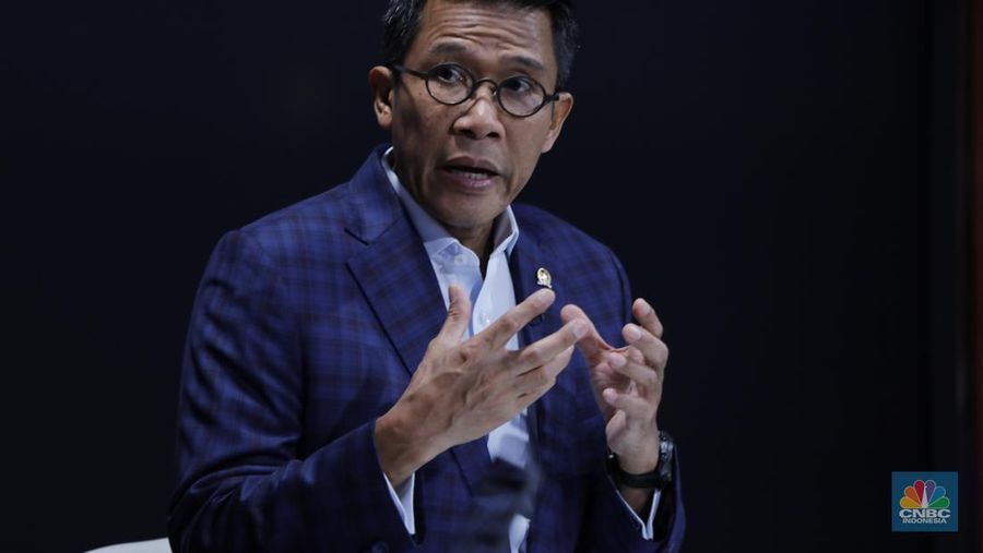 Ketua Komisi XI DPR RI, Mukhamad Misbakhun menyampaikan paparan dalam Road to CNBC Indonesia Awards 2025 kategori Best Insurance di Jakarta, Rabu (26/11/2025). (CNBC Indonesia/Tri Susilo)