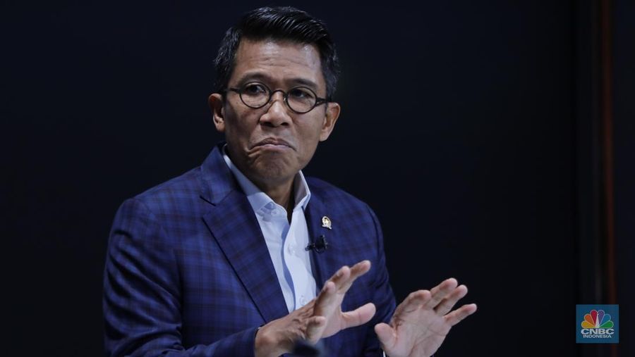 Ketua Komisi XI DPR RI, Mukhamad Misbakhun menyampaikan paparan dalam Road to CNBC Indonesia Awards 2025 kategori Best Insurance di Jakarta, Rabu (26/11/2025). (CNBC Indonesia/Tri Susilo)