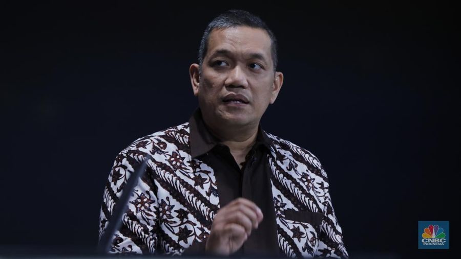 Ketua umum Dewan Asuransi Indonesia (DAI), Yulius Bhayangkara menyampaikan paparan dalam Road to CNBC Indonesia Awards 2025 kategori Best Insurance di Jakarta, Rabu (26/11/2025). (CNBC Indonesia/Tri Susilo)