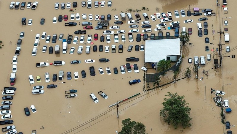 Hujan deras menyebabkan banjir di negara bagian utara Malaysia, yang berbatasan dengan Thailand, di Kangar, Malaysia, Rabu (26/11/2025). (via REUTERS/Royal Thai Navy)