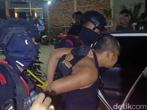 Detik-detik Bandar Narkoba Pekalongan Tembaki Polisi Saat Digerebek