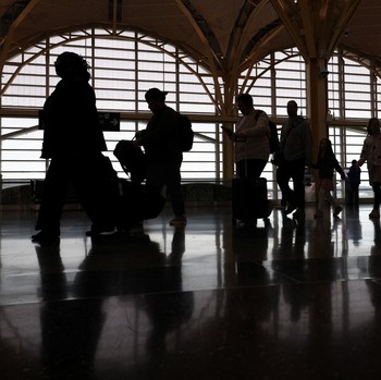 Wisatawan Diramal Bakal Tembus Rekor, Bandara Sibuk di Akhir Tahun