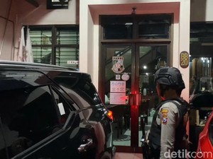Penyidik KPK Bawa Sejumlah Berkas dari Kantor PT Widya Satria Surabaya