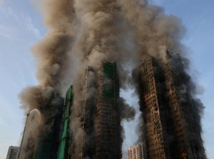 13 Orang Dilaporkan Tewas dalam Kebakaran Apartemen di Hongkong