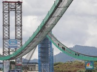 Penampakan Jembatan Kaca Terpanjang RI, Lokasinya di Puncak Bogor