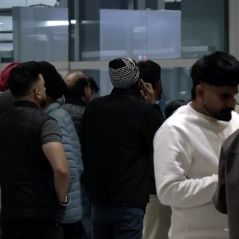 Gunung Meletus Setelah Tertidur 12.000 Tahun, Penerbangan Kacau