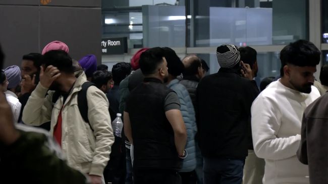 Gunung Meletus Setelah Tertidur 12.000 Tahun, Penerbangan Kacau