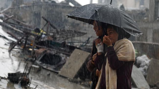 Cuaca Ekstrem Kepung Negara Arab, dari Hujan Es hingga Banjir Bandang